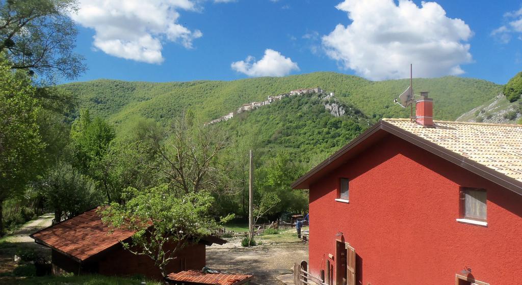 La Fattoria Di Morgana Opi Exterior foto